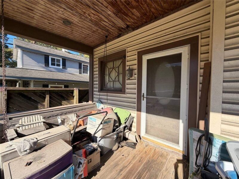 927 Clyde St — photo 2