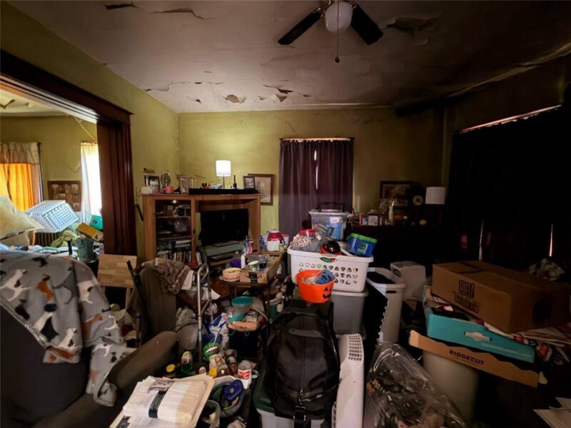 927 Clyde St — photo 4