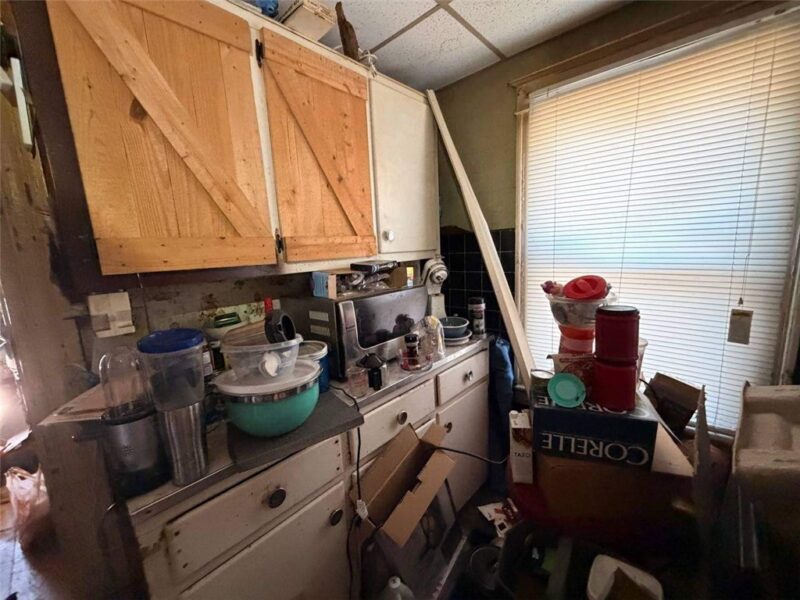 927 Clyde St — photo 8