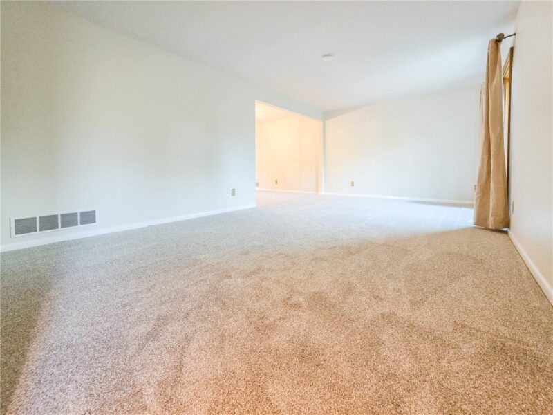 115 Vanderbilt Dr — photo 5