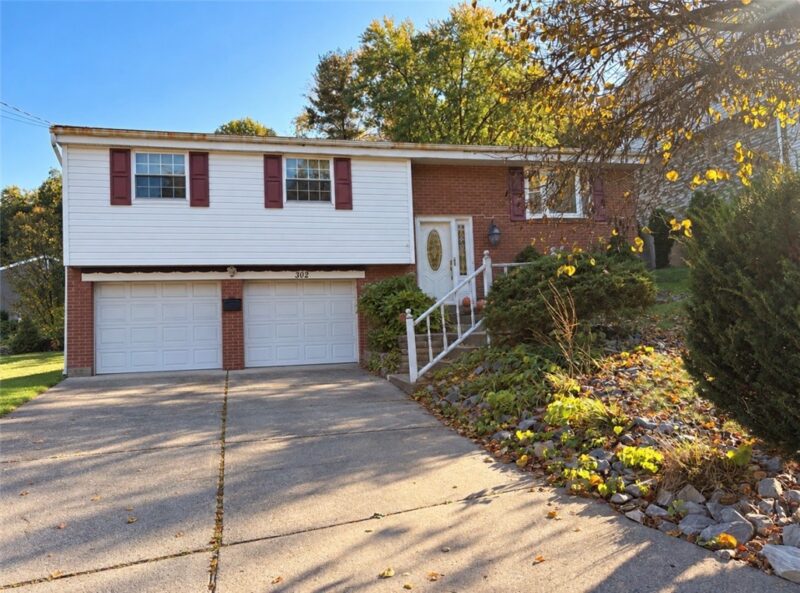 302 Castle Dr