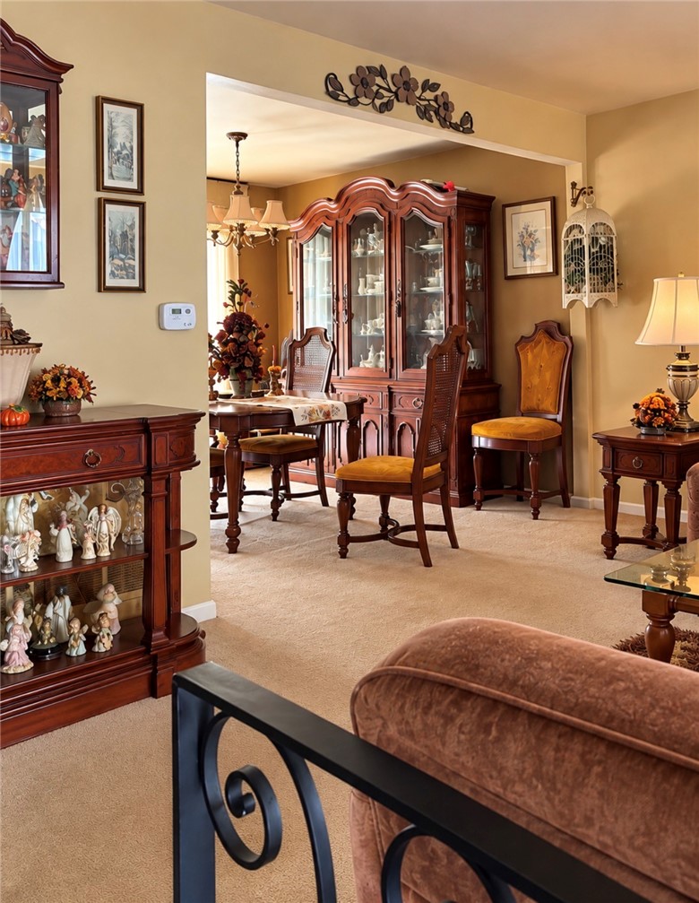 302 Castle Dr — photo 2