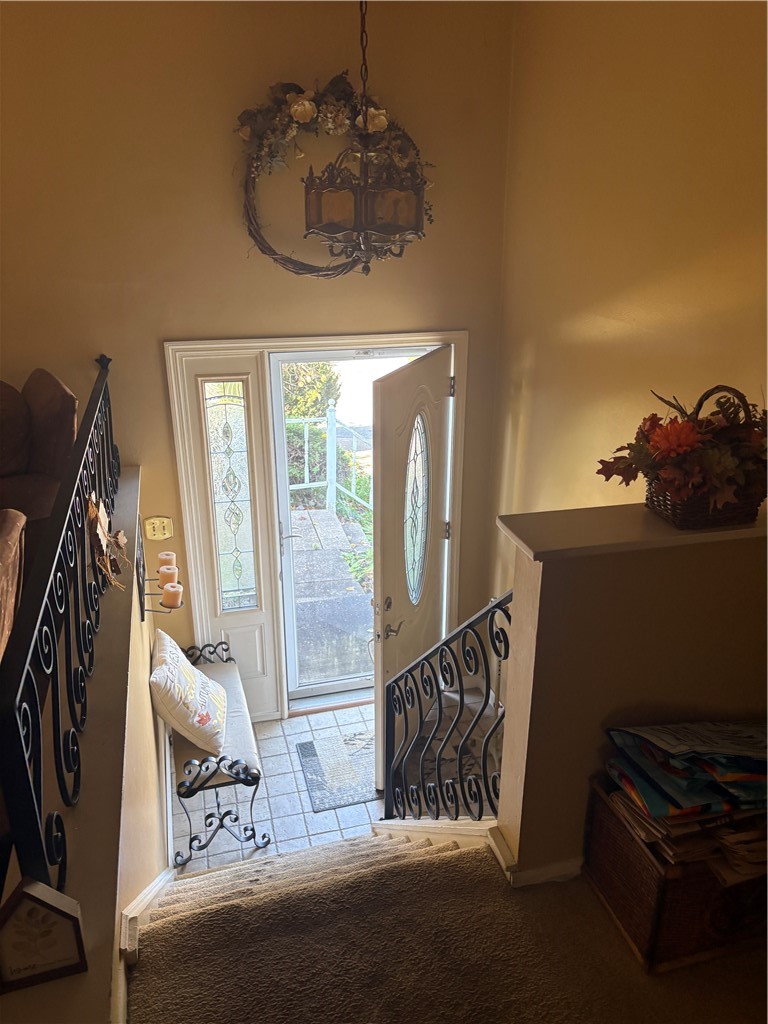 302 Castle Dr — photo 4