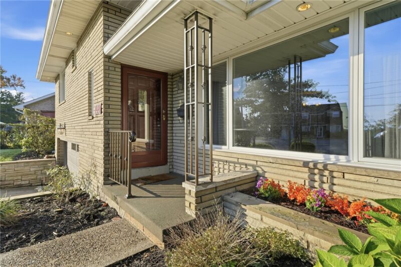 933 Prospect Rd — photo 2