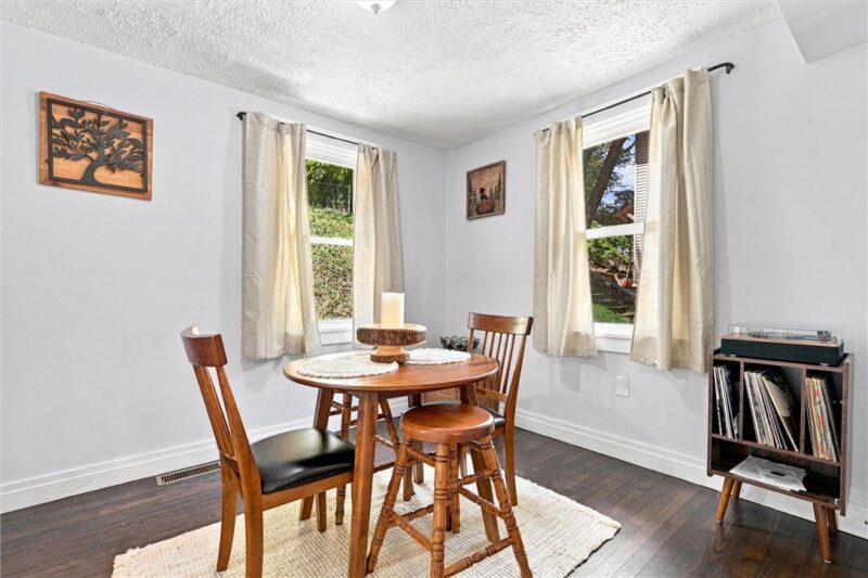 2133 E Beckert Ave — photo 8