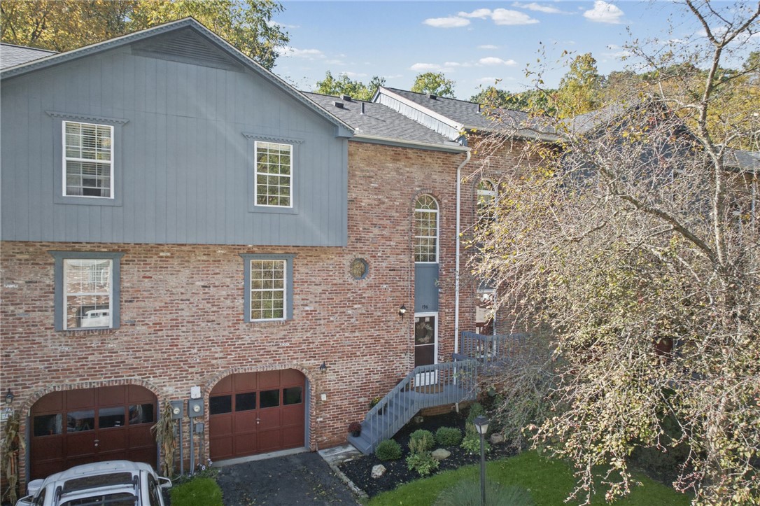 196 Old English Rd — photo 1