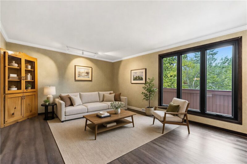 1049 Lindendale Dr — photo 4