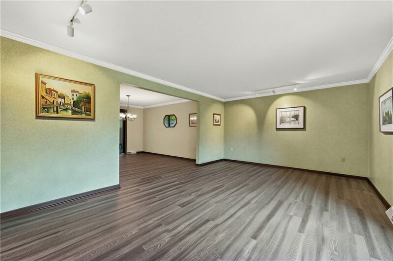 1049 Lindendale Dr — photo 6
