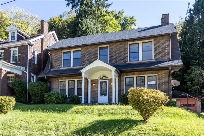 637 Hall St — photo 2