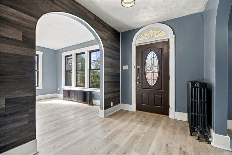 637 Hall St — photo 3