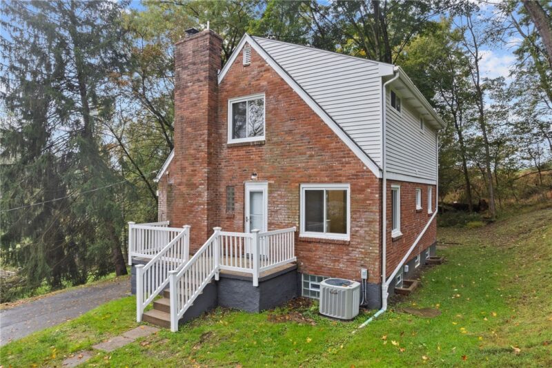 664 Manoah Dr — photo 2