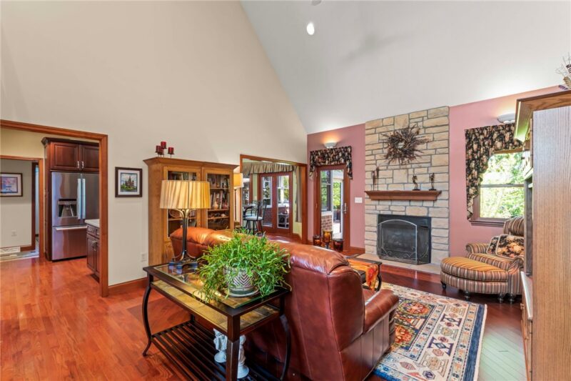 1004 Skyline Dr — photo 5