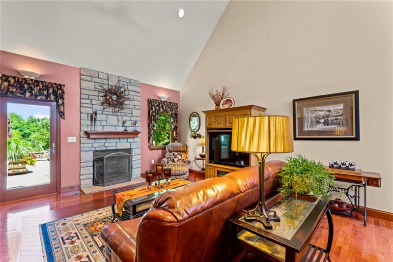 1004 Skyline Dr — photo 6