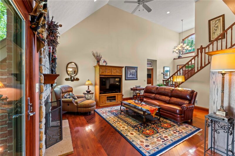 1004 Skyline Dr — photo 7
