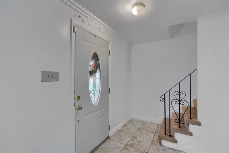 141 Golden Gate Drive — photo 6