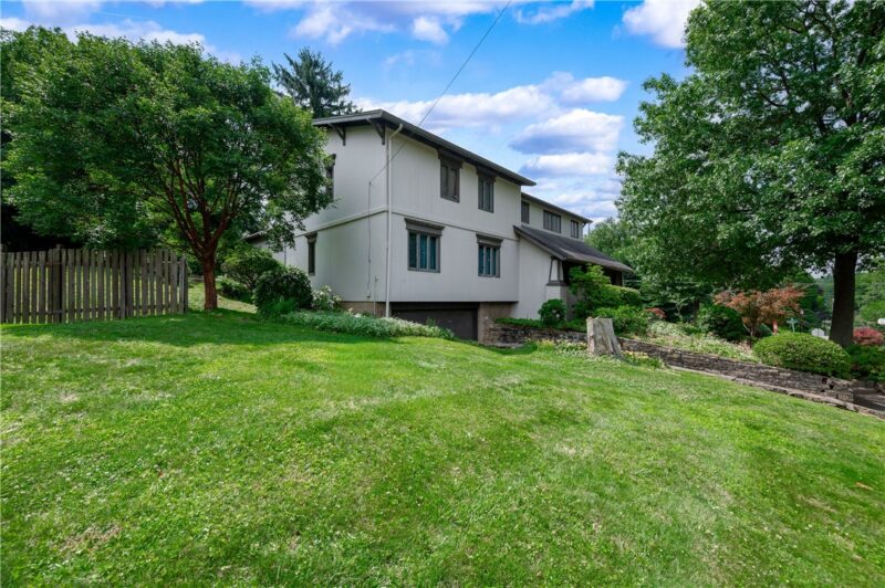 221 Sunset Drive. — photo 2