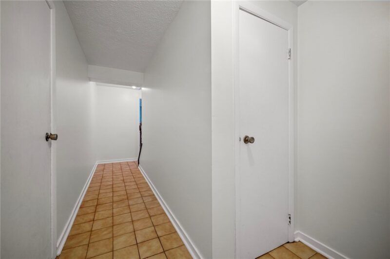 311 Joan Of Arc Ct — photo 3
