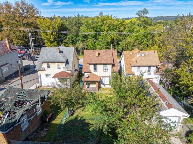 1702 Versailles Ave — photo 3