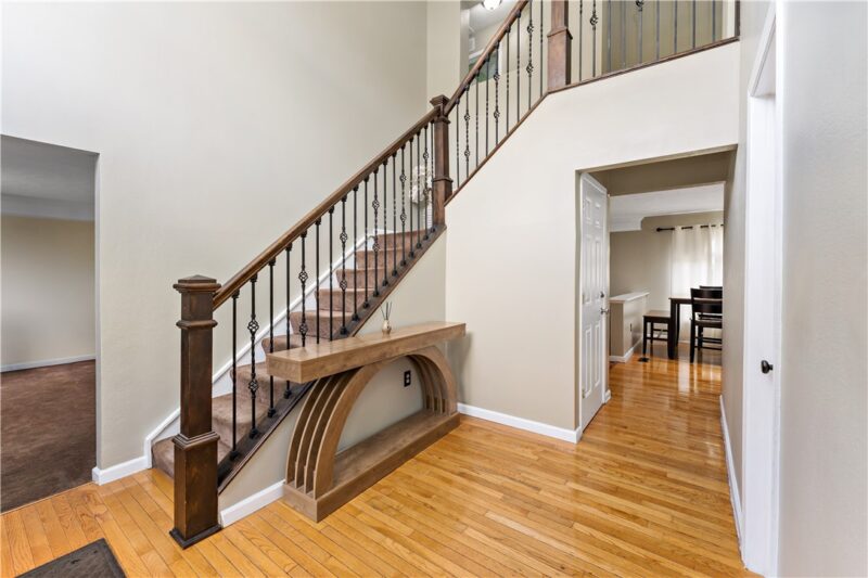 111 Lilac Ct — photo 2