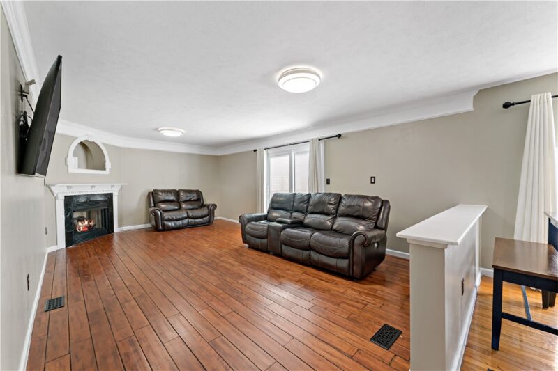 111 Lilac Ct — photo 3