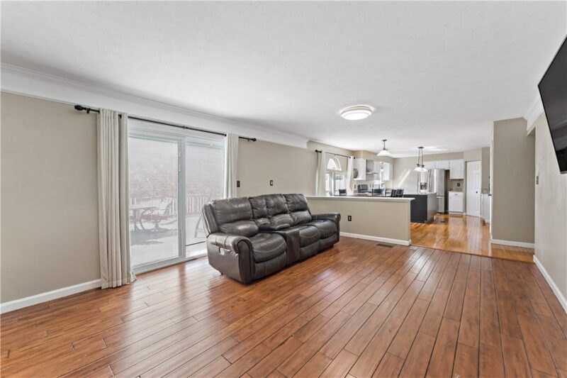 111 Lilac Ct — photo 4
