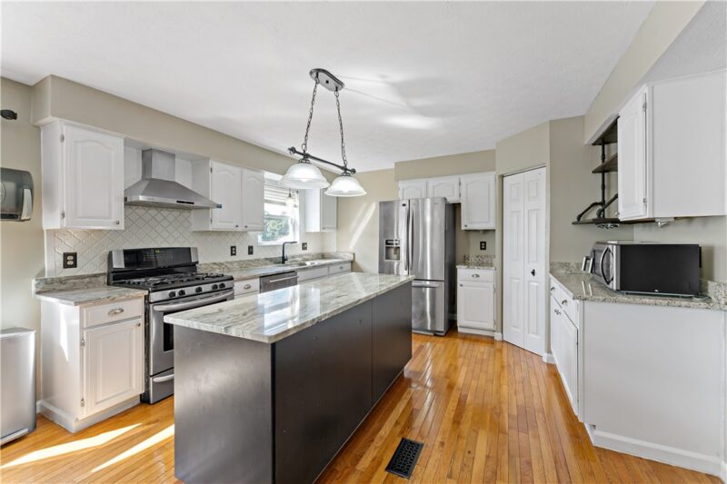111 Lilac Ct — photo 7