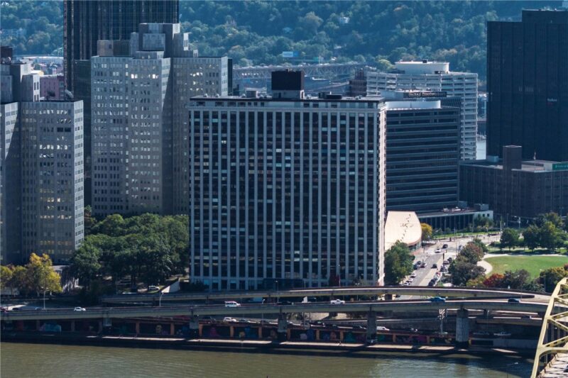 320 Fort Duquesne Blvd 19L — photo 4