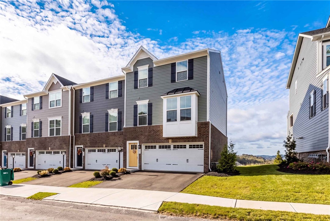 218 Yellowwood Ct — photo 1