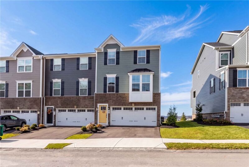 218 Yellowwood Ct — photo 2