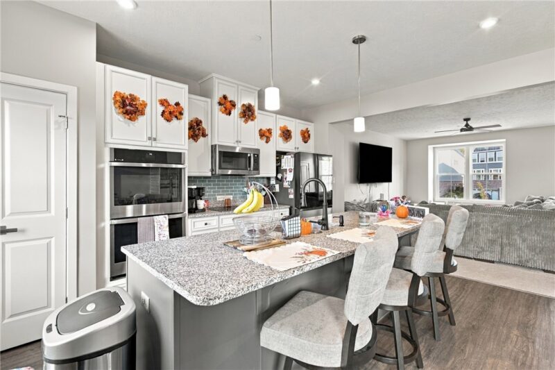 218 Yellowwood Ct — photo 8