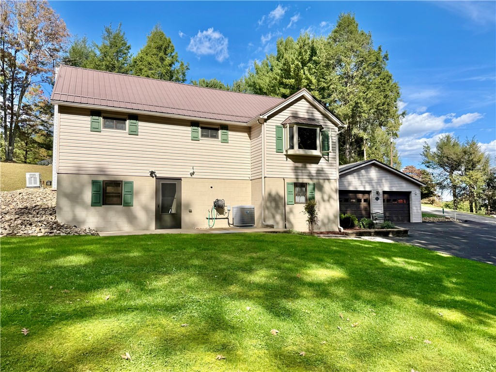 143 Twin Lakes Dr — photo 1