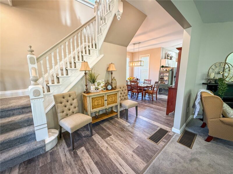 170 Oak St — photo 3