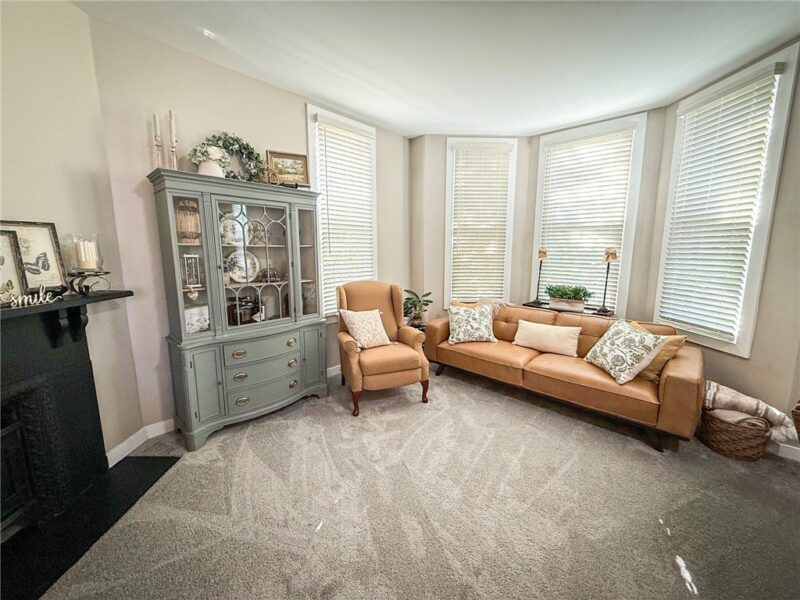 170 Oak St — photo 4