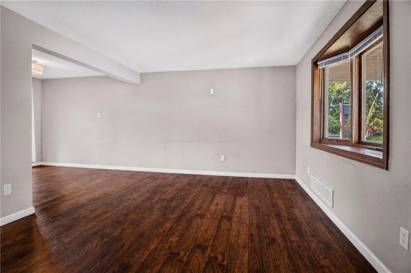 106 SUSAN DRIVE — photo 4