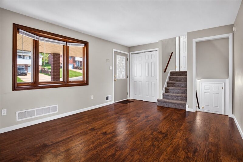106 SUSAN DRIVE — photo 6