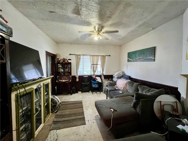 1010 Cunningham Ave — photo 3