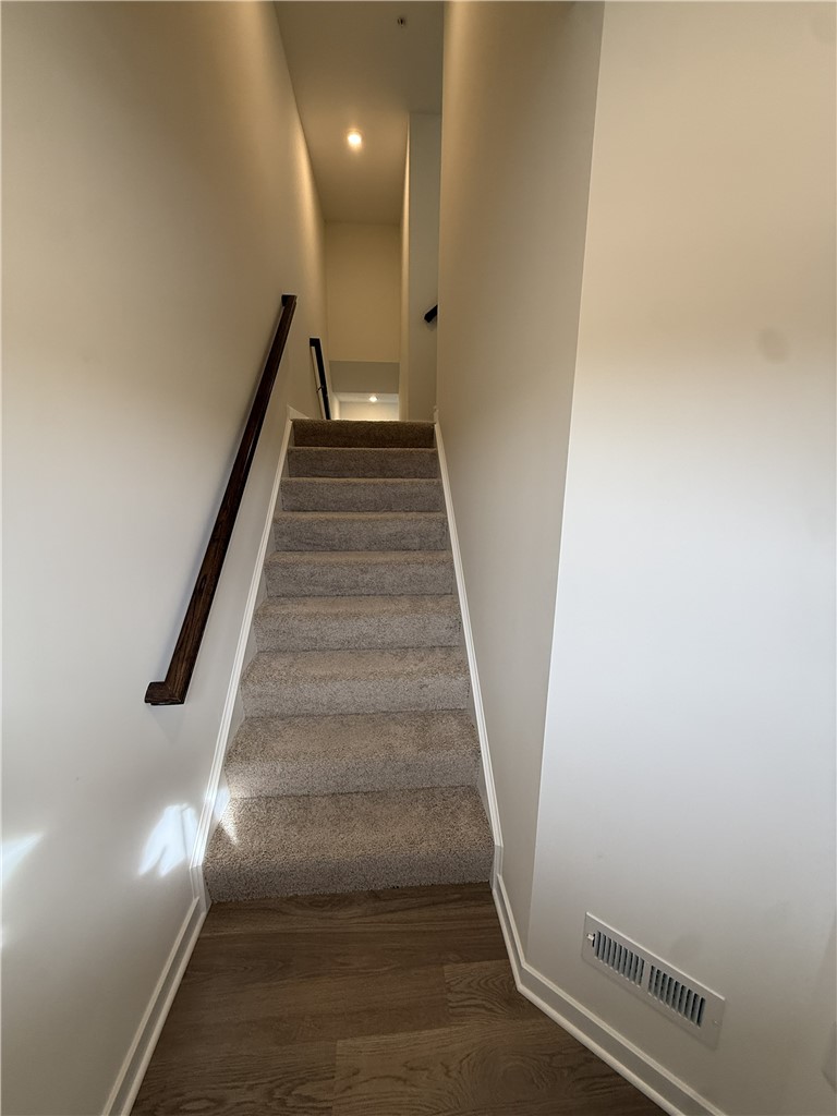 29 Kings Rd 107 — photo 4