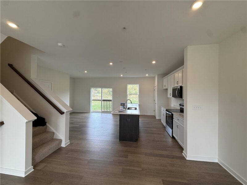 29 Kings Rd 107 — photo 7