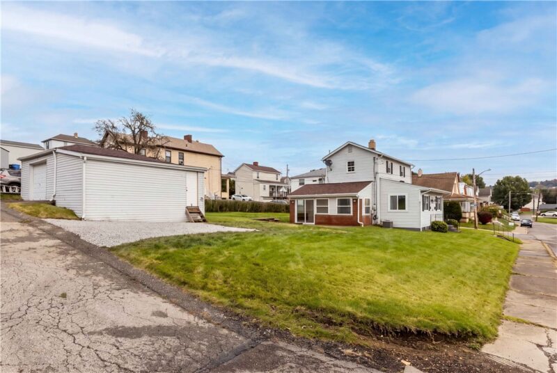 322 Torrence Ave — photo 2