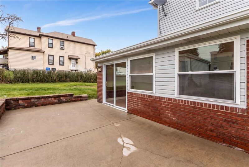 322 Torrence Ave — photo 5