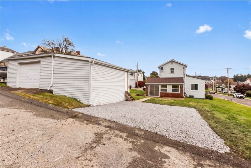 322 Torrence Ave — photo 6