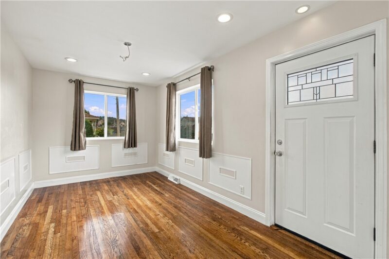 322 Torrence Ave — photo 8