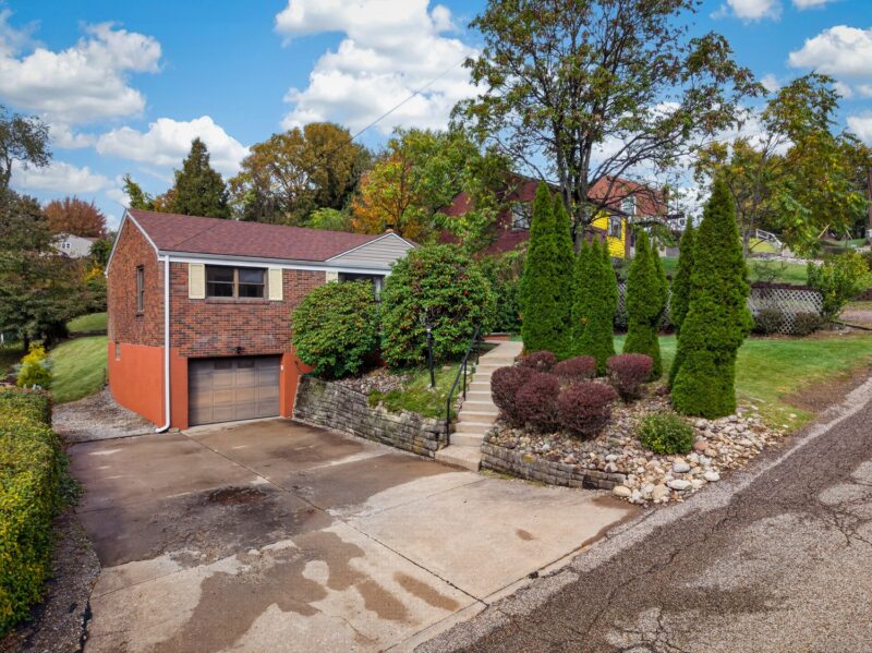 1617 McCully ROAD — photo 3