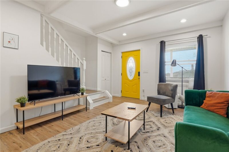 5270 Wickliff St — photo 3