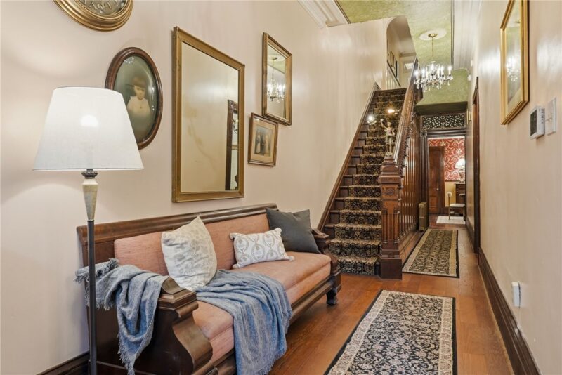 2315 Sarah Street — photo 3