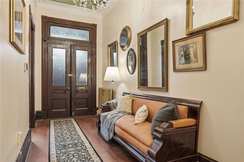 2315 Sarah Street — photo 4