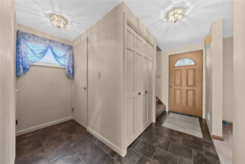 956 Lindsay Rd — photo 4