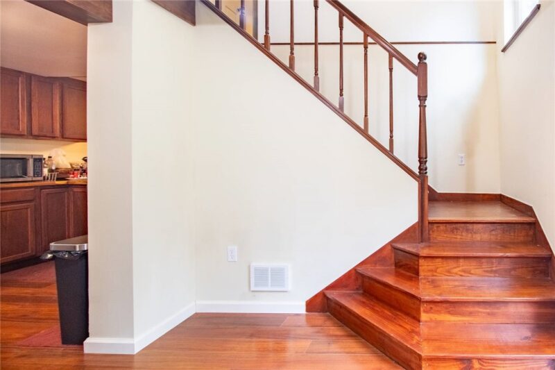717 Broadway Ave — photo 6