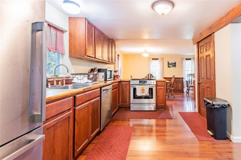 717 Broadway Ave — photo 8