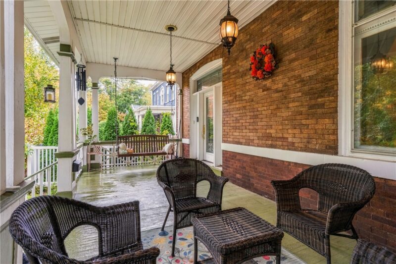 709 Maple Ln — photo 2